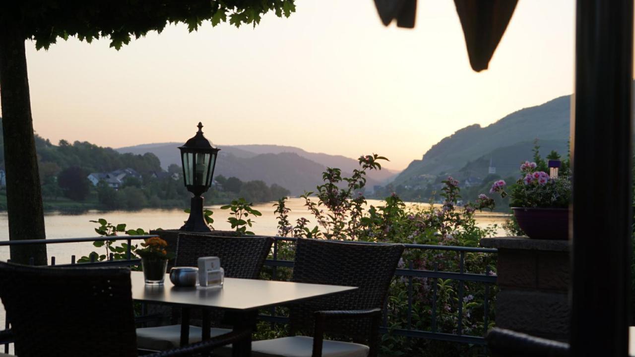 Hotel Garni "Cafe Im Hamm" ツェル・アン・デル・モーゼル エクステリア 写真